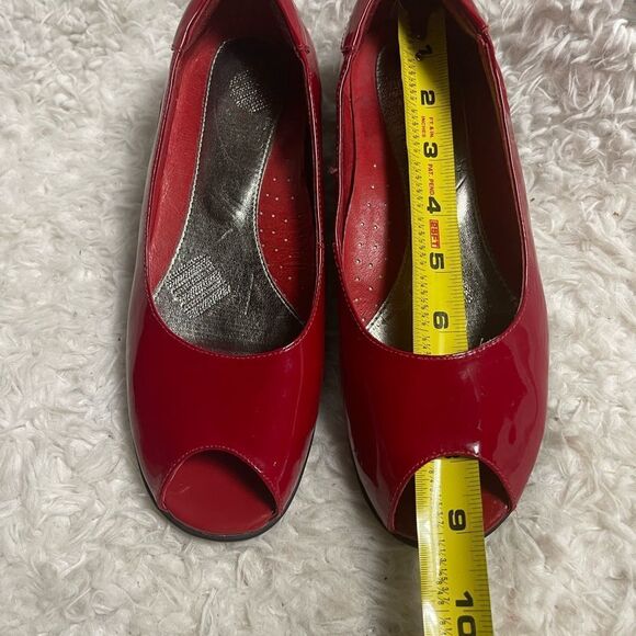 Gravity Defyer Leather Patent Red Peep Toe Slip On Shoes Size 6 - Picture 9 of 14
